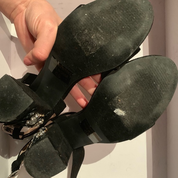 Beautiful in black - Picture 6 of 7